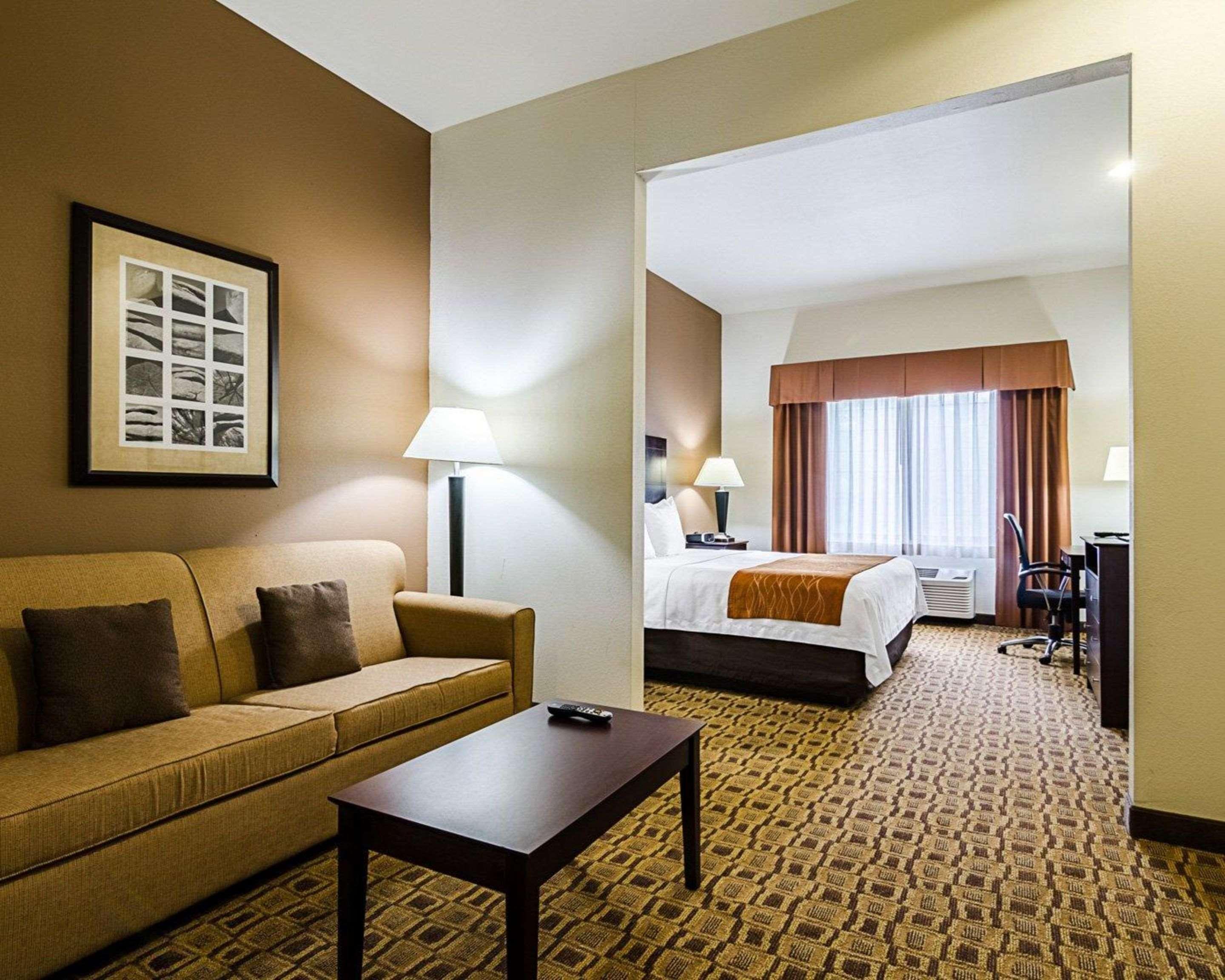 Comfort Inn & Suites Lawrence - University Area Esterno foto