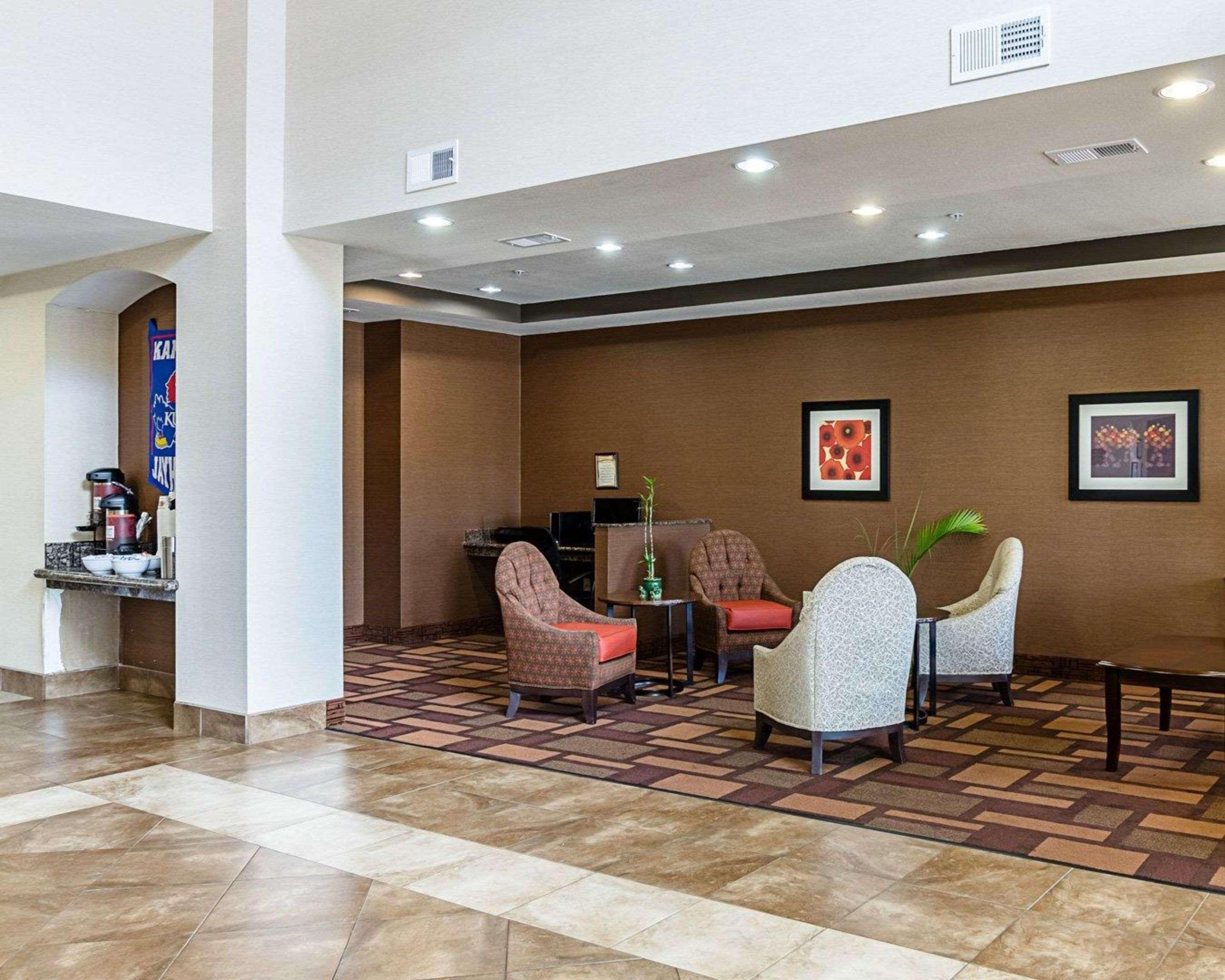 Comfort Inn & Suites Lawrence - University Area Esterno foto