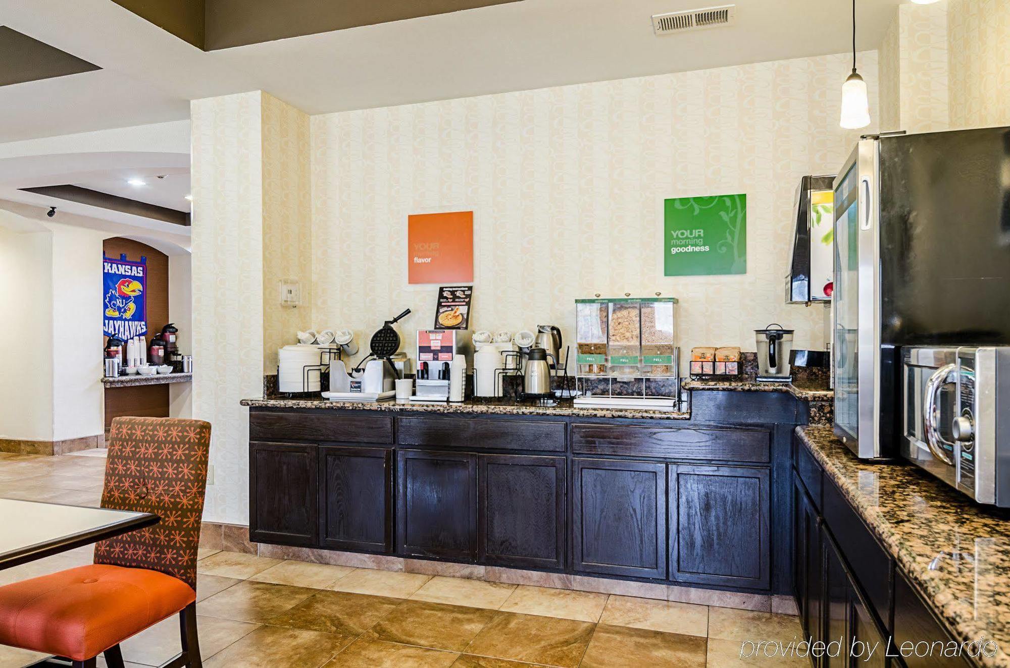 Comfort Inn & Suites Lawrence - University Area Esterno foto